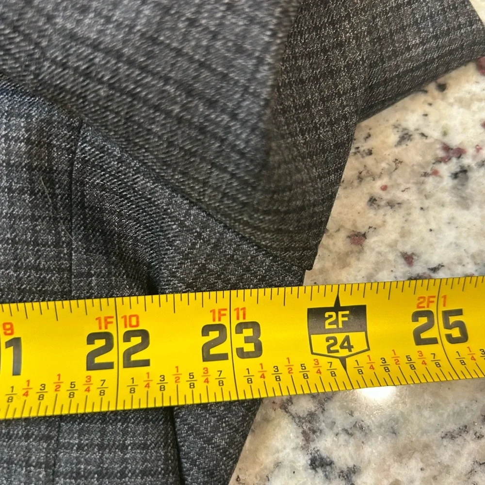 Jos. A. Bank Traveler Tailored Fit Men's Gray Checker Blazer‎ 46L Wool